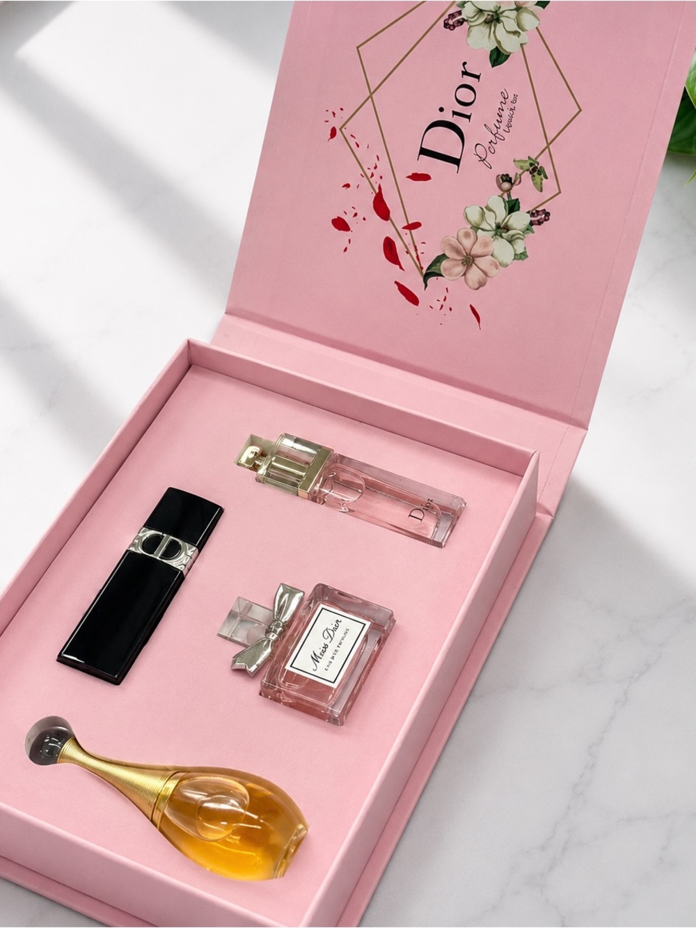 🎀 Dior Mini Perfume Gift Set – 5ml Fragrance Collection + Lipstick 🎀 - Picture 6 of 8